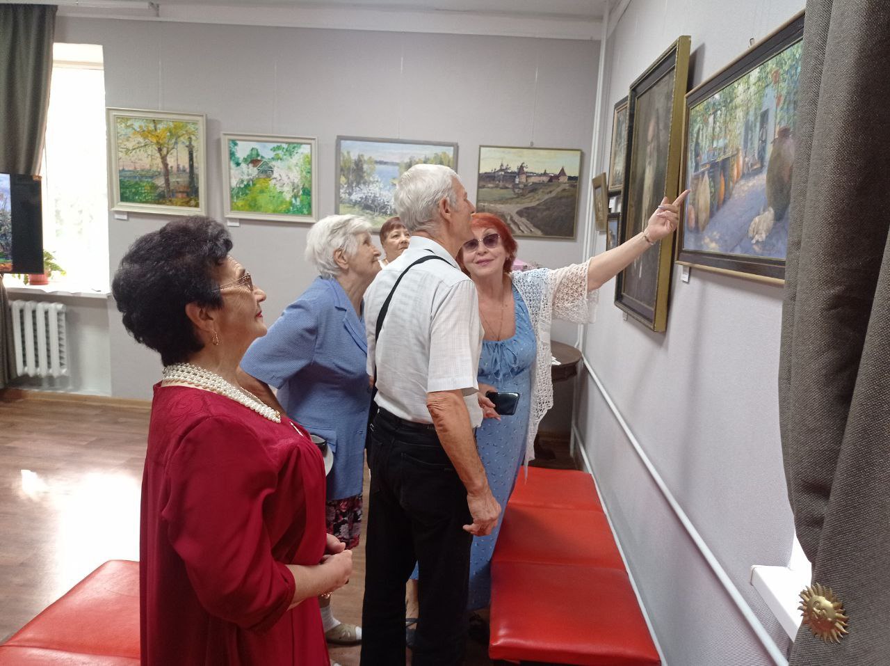 «Тихое очарование мгновений»: Петербургские художники подарили свое искусство Прохладному